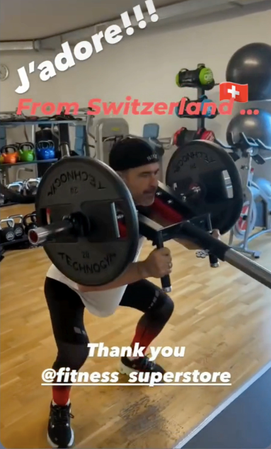 Load video: Squat Attachment for any bar www.fitmorf.com